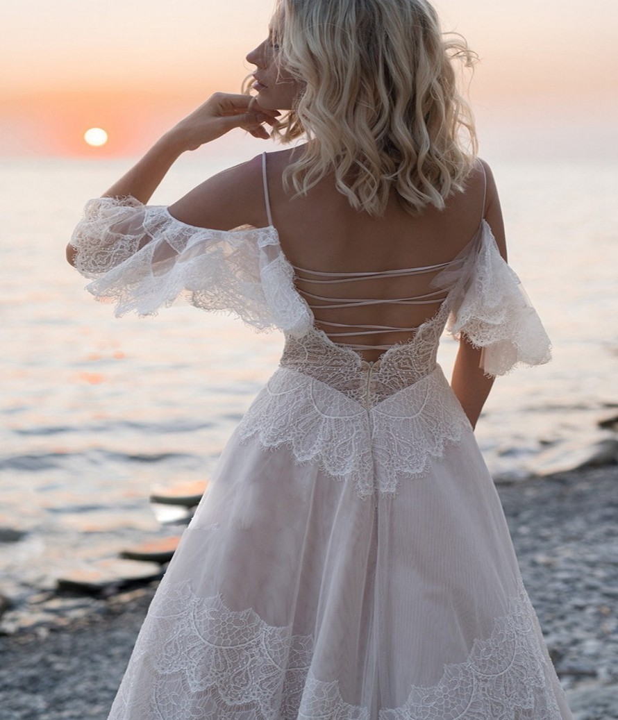 Spaghetti Straps Bridal Gown Bohemian Boho Beach Wedding Dresses Nude Champagne Off the Shoulder Vestidos De Renda 2021