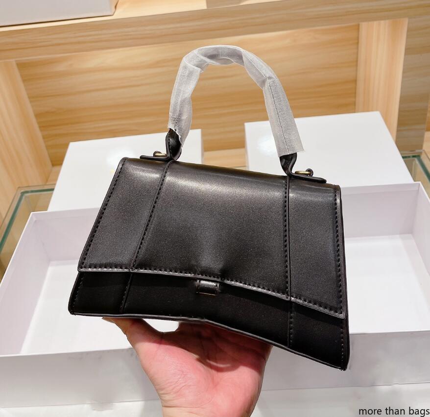 Women Luxurys Designers 2021 Newest Luxury Graffiti Bag Handbags Purses Full Range Wholesale Woman Designer Crossbody Bags Brand handbags
Women Luxurys Designers 2021 Newest Luxury Graffiti Bag Handbags Purses Full Range Wholesale Woman Designer Crossbody Bags Brand handbags