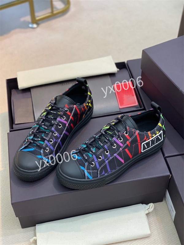 2022 Top Quality men women Oversized Casual 35-41 Shoes Fashion designer triple reflective rose gold leather black pink sail beige green suede fs210810, Choose the color
2022 Top Quality men women Oversized Casual 35-41 Shoes Fashion designer triple reflective rose gold leather black pink sail beige green suede fs210810, Choose the color