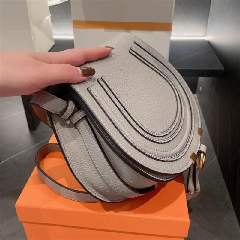 2022 Fashion Brand Designer Women Bag High Quality Cowskin Leather Tassle Rivet Mini Marcie Bag Shoulder Messenger Saddle Bag handbag Purses 22x19cm, White
2022 Fashion Brand Designer Women Bag High Quality Cowskin Leather Tassle Rivet Mini Marcie Bag Shoulder Messenger Saddle Bag handbag Purses 22x19cm, White