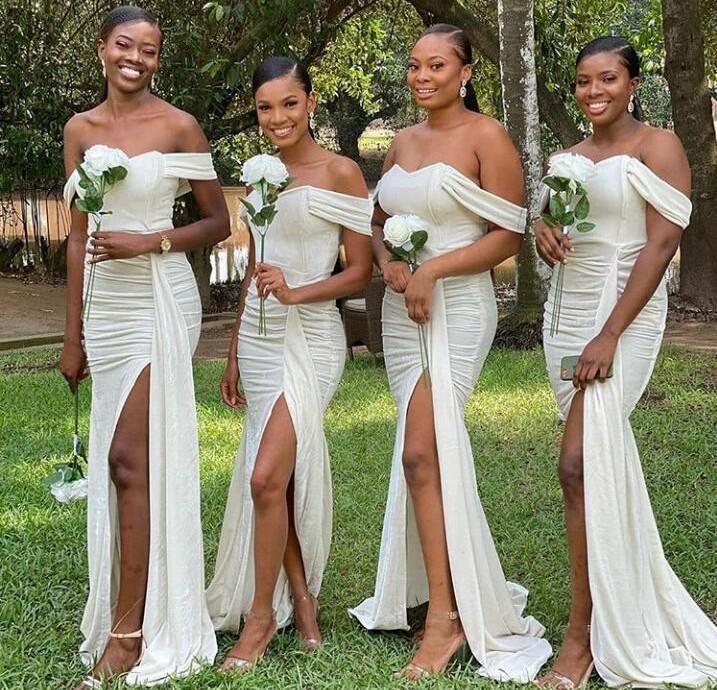 African Ivory Bridesmaid Dresses 2022 Off the Shoulder Side Slit Mermaid Ruched Maid of Honor Gown Beach Wedding Party Vestidos Plus Size
African Ivory Bridesmaid Dresses 2022 Off the Shoulder Side Slit Mermaid Ruched Maid of Honor Gown Beach Wedding Party Vestidos Plus Size