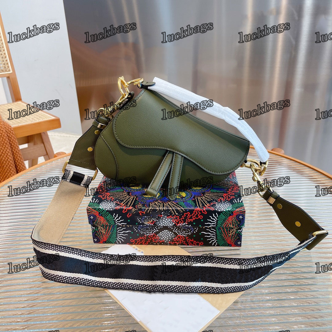 Handbag Women Luxury Designers saddle bags Genuine leather handbags with letters shoulder bag lady real leathers bags
Handbag Women Luxury Designers saddle bags Genuine leather handbags with letters shoulder bag lady real leathers bags