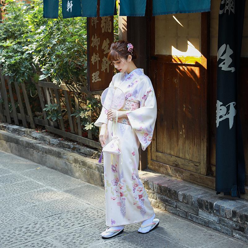 Ethnic Clothing Women's Japan Style Yukata Traditional Japanese Kimono Beige Color Floral Prints Bathrobe Cosplay Dress Performing Wear