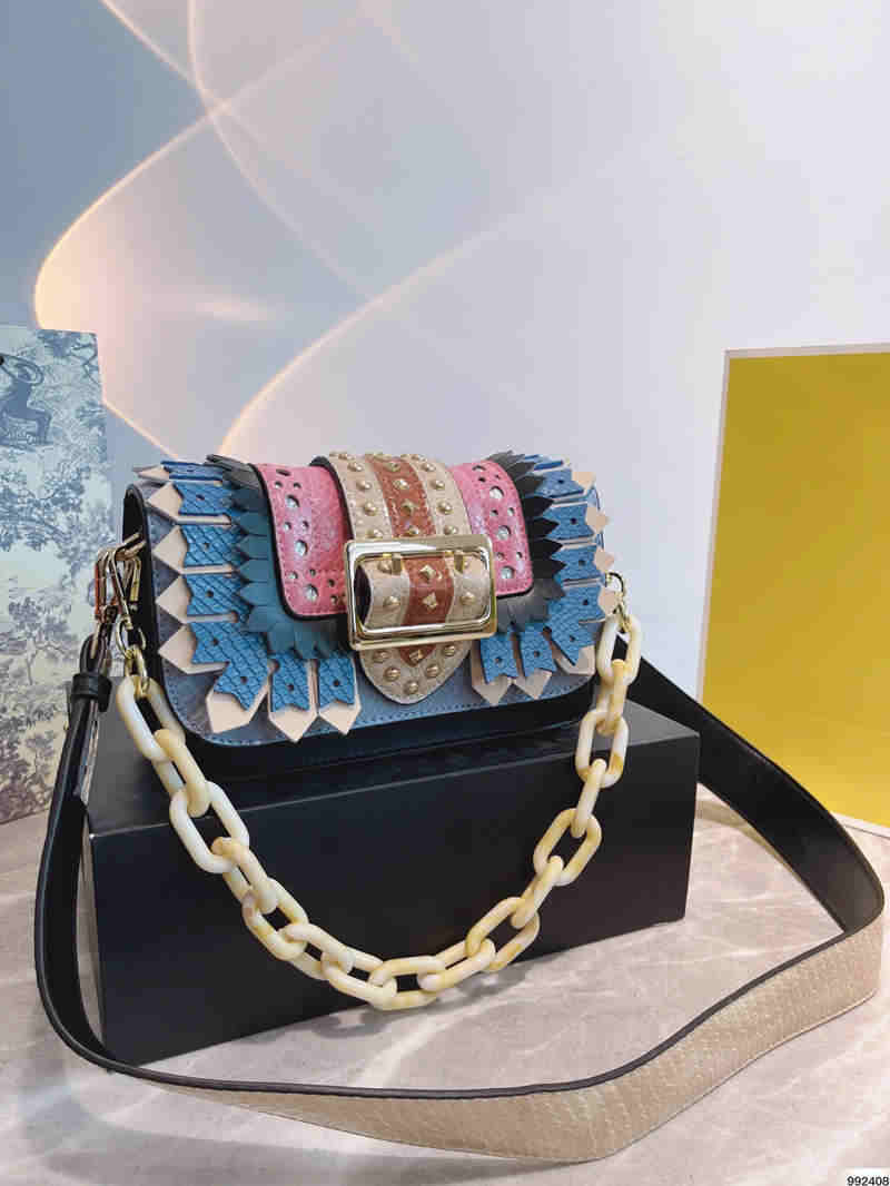 women shoulder bags 2021 autumn new Fashion Ladies crossbody bag High-quality Leather Famous Luxury Designers small square-bags butterfly wing size:22*13cm, Color 1
women shoulder bags 2021 autumn new Fashion Ladies crossbody bag High-quality Leather Famous Luxury Designers small square-bags butterfly wing size:22*13cm, Color 1