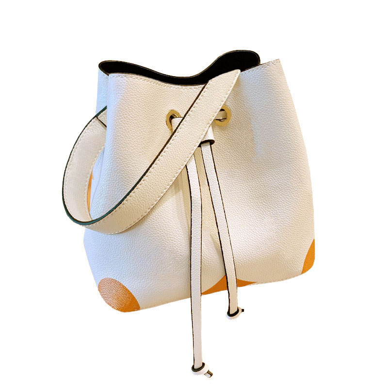 Fashion Brand Handbags Women Cosmetic Bags High Quality Genuine Leather Makeup Handbag Luxurys Designers Gradient Crossbody Bag purse BAGS1865, Size 25cm
Fashion Brand Handbags Women Cosmetic Bags High Quality Genuine Leather Makeup Handbag Luxurys Designers Gradient Crossbody Bag purse BAGS1865, Size 25cm