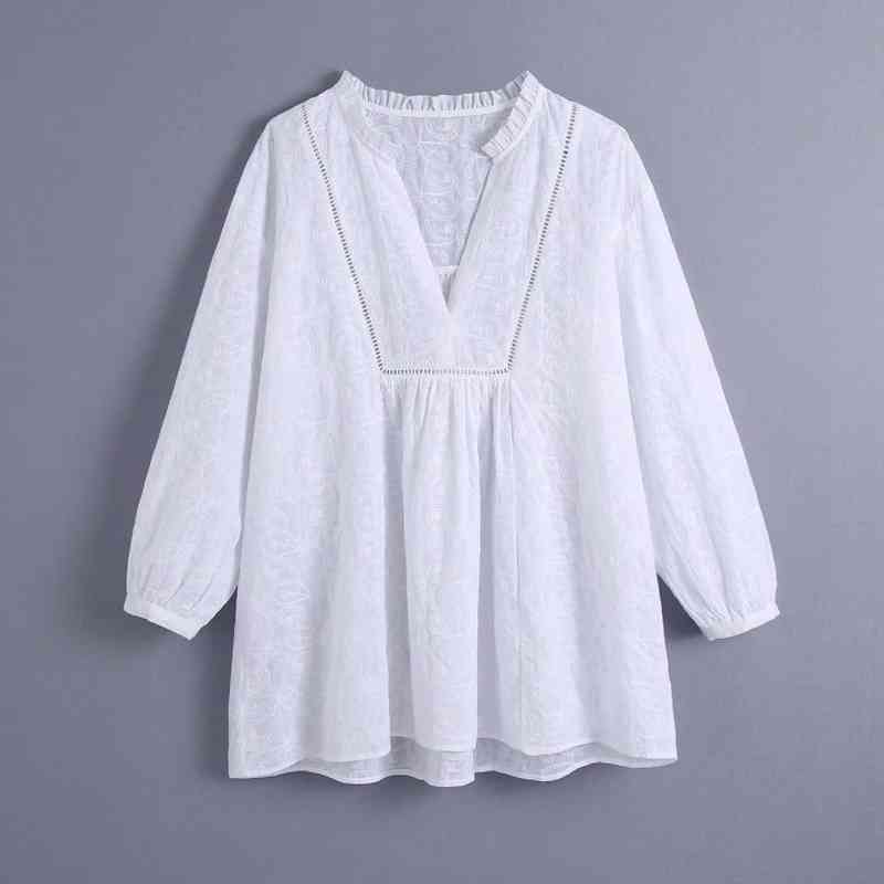 Summer Women Embroidery V Neck White Blouse Female Three Quarter Sleeve Smock Shirt Casual Lady Loose Tops Blusas S8813 210430