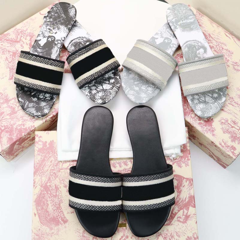 Classics sandals Fashion slipper slides Floral brocade Gear bottoms Flip Flops women shoes striped Beach causal Slippers home011 23, #37
Classics sandals Fashion slipper slides Floral brocade Gear bottoms Flip Flops women shoes striped Beach causal Slippers home011 23, #37