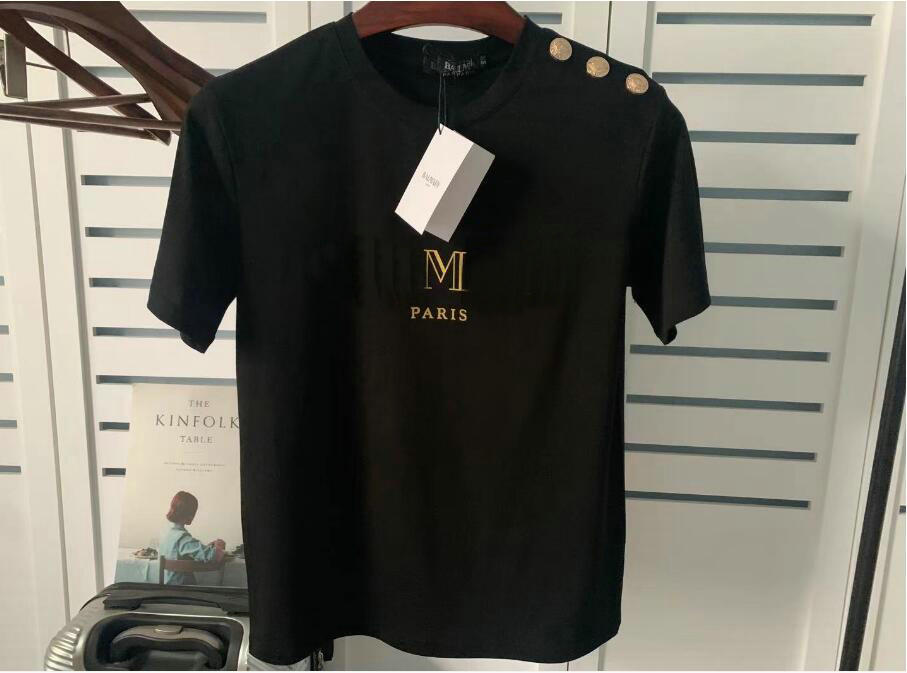 2021SS spring / summer shoulder Tops & Tees gold and silver button gilded letter cotton couple Short sleeve T-Shirt FOR WOMEN, Beige
2021SS spring / summer shoulder Tops & Tees gold and silver button gilded letter cotton couple Short sleeve T-Shirt FOR WOMEN, Beige