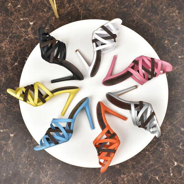 2021 fashion Sandals Designers Shoe summer Shoes Designer Womens Women Slip Pointed Toe Sandal Sexy Slingback Pumps with box size 35-40, Black
2021 fashion Sandals Designers Shoe summer Shoes Designer Womens Women Slip Pointed Toe Sandal Sexy Slingback Pumps with box size 35-40, Black