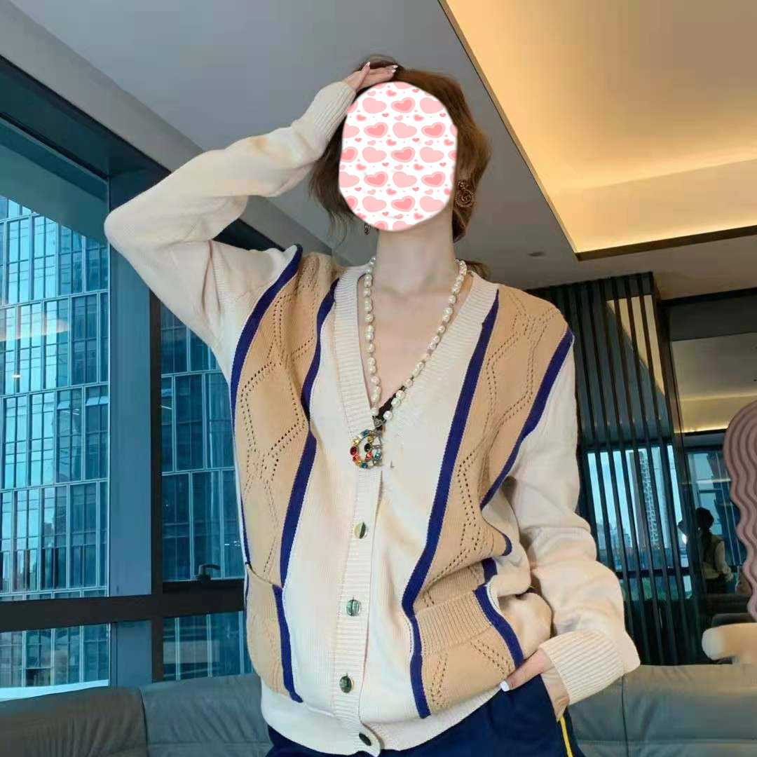 2021 autumn new fashion ancient style commuter metal button knitted stripe single breasted V-neck cardigan, Apricot
2021 autumn new fashion ancient style commuter metal button knitted stripe single breasted V-neck cardigan, Apricot