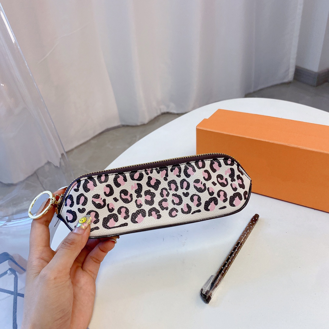Designer Cosmetic Brush Bags Classic Letter Leopard Print Storage Bag Fashion Simple Pen Case Durable Pencil Pouch Box Organizer For Student Girl Women Adult Teen, Chooes colour
Designer Cosmetic Brush Bags Classic Letter Leopard Print Storage Bag Fashion Simple Pen Case Durable Pencil Pouch Box Organizer For Student Girl Women Adult Teen, Chooes colour