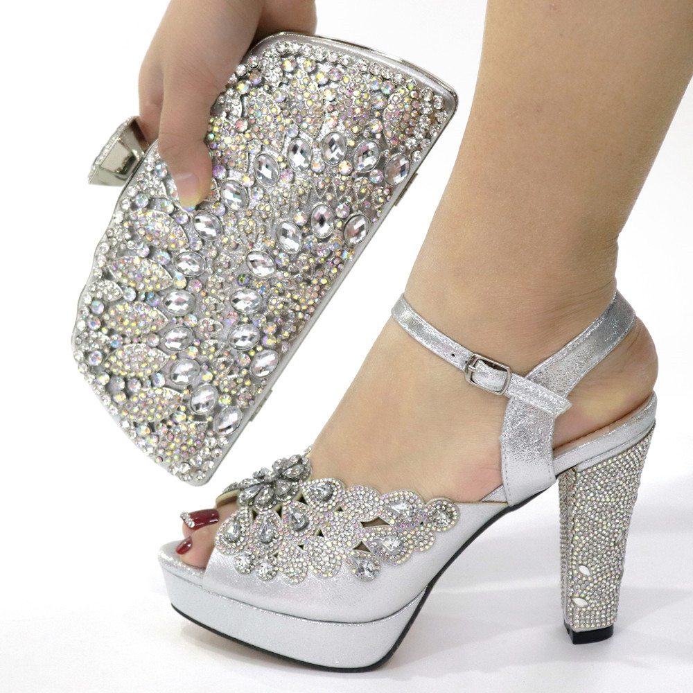 Latest Sliver Color Italian Shoes with Matching Bag Set to Lady High Quality African Women Sandals and Bag To Match for Parties, Royal blue
Latest Sliver Color Italian Shoes with Matching Bag Set to Lady High Quality African Women Sandals and Bag To Match for Parties, Royal blue