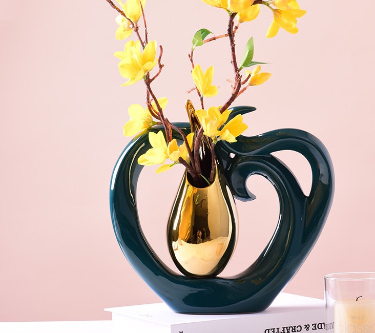 Creative Heart Shaped Ceramic Vases Golden Drop Shape Flowers Arrangement Hollow Porcelain Vase Flower Insert Modern Home Decor