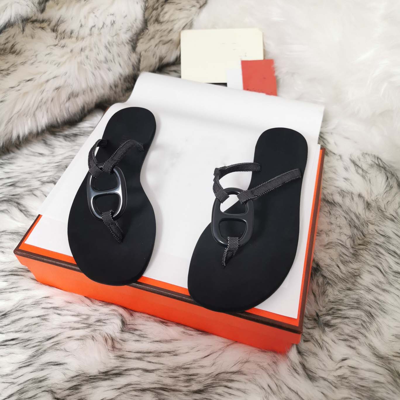 size 44 Top Quality luxuries designer Men Women Slippers Sandals Shoes Slide Summer Fashion Wide Flat Flip Flops With Box, Black
size 44 Top Quality luxuries designer Men Women Slippers Sandals Shoes Slide Summer Fashion Wide Flat Flip Flops With Box, Black