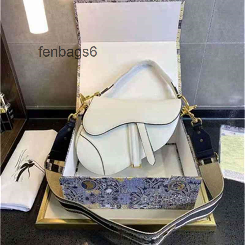 Designer Dio Women Christians Luxurys Handbag Saddle Bags Classic Style High Quality Unique Women Handbags Four Colors
Designer Dio Women Christians Luxurys Handbag Saddle Bags Classic Style High Quality Unique Women Handbags Four Colors
