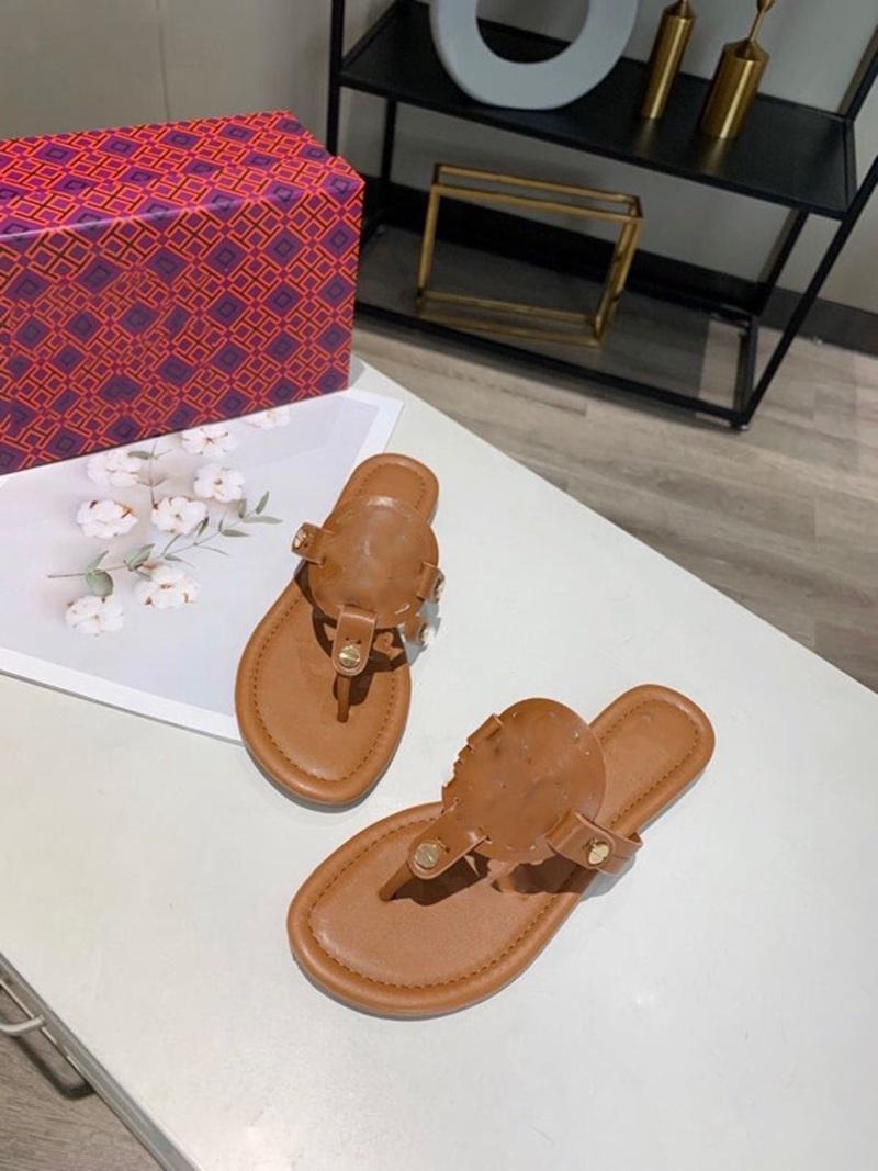 2021 summer high quality casual shoes classic flip flops indoor luxury children's design flat women slippers Tory sandals
2021 summer high quality casual shoes classic flip flops indoor luxury children's design flat women slippers Tory sandals