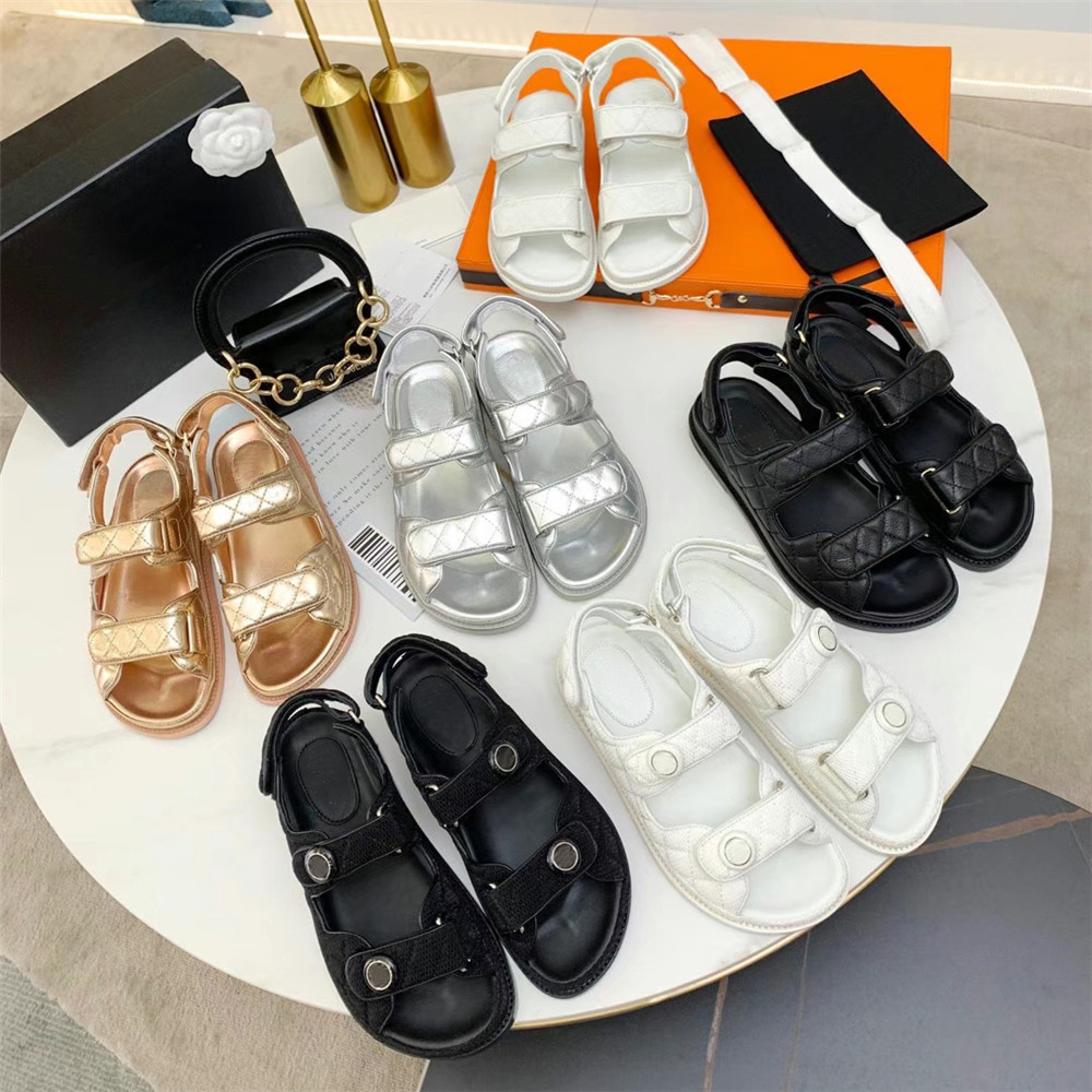21c Quilted Chain Velcro Dad Sandals Women Black White Silver Metallic Bronze Logo Mule Slide Strap Flat Designer Shoes Size 35-40
21c Quilted Chain Velcro Dad Sandals Women Black White Silver Metallic Bronze Logo Mule Slide Strap Flat Designer Shoes Size 35-40