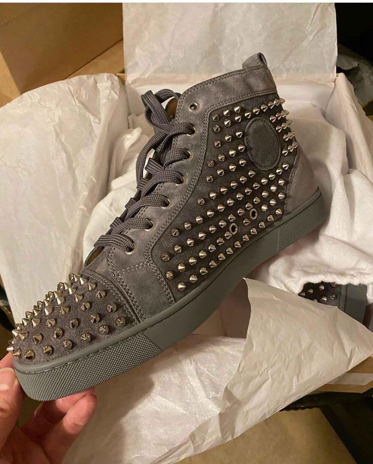 Shoes Louboutin CL Christian High Top Sneakers Men Women Red Bottom Sneakers Grey Suede Leather Spikes Casual Walking Lu RBW, Blue
Shoes Louboutin CL Christian High Top Sneakers Men Women Red Bottom Sneakers Grey Suede Leather Spikes Casual Walking Lu RBW, Blue