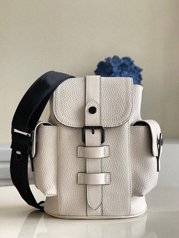 Mini CHRISTOPHER XS Nano Shoulder Bag Men Designer CrossBody Wallet Phone Message Bags Iconic Christopher Backpack totes Taurillon Side pocket spring buckle N3RS#
Mini CHRISTOPHER XS Nano Shoulder Bag Men Designer CrossBody Wallet Phone Message Bags Iconic Christopher Backpack totes Taurillon Side pocket spring buckle N3RS#