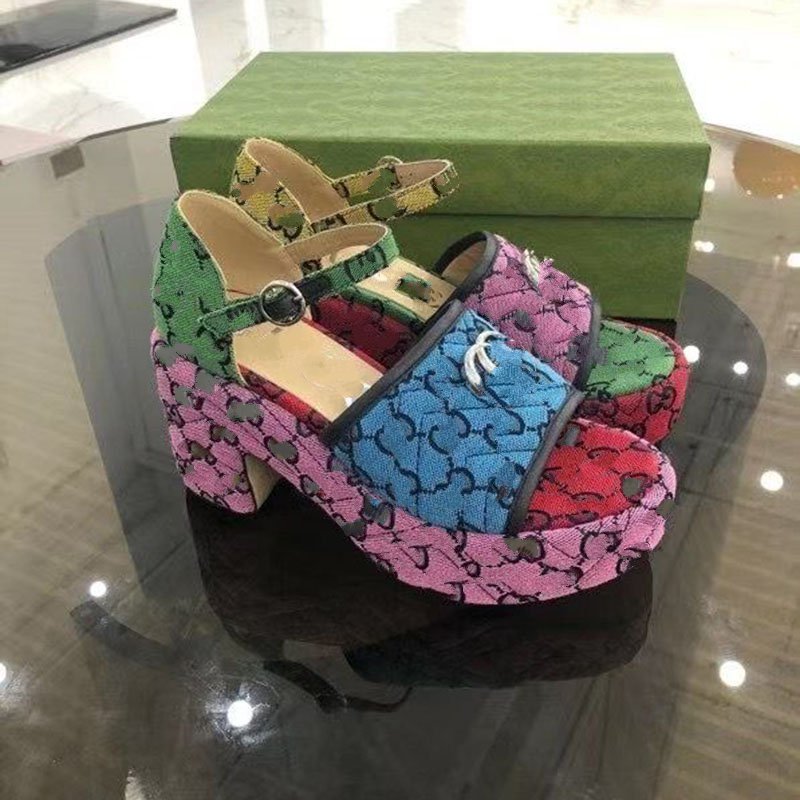 2018 explosion sandals, full cow skin lacquer fabric, full package, 8 color and high 13CM water table 4CM the most comfortablsize35-42, Black
2018 explosion sandals, full cow skin lacquer fabric, full package, 8 color and high 13CM water table 4CM the most comfortablsize35-42, Black