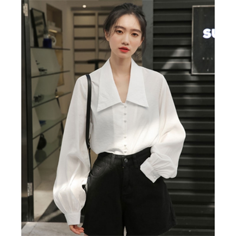 Autumn Fashion Women Lantern Sleeve Loose Korean Blouse Big Turn-down Collar Single-breasted Casual White Shirts M550 210512
