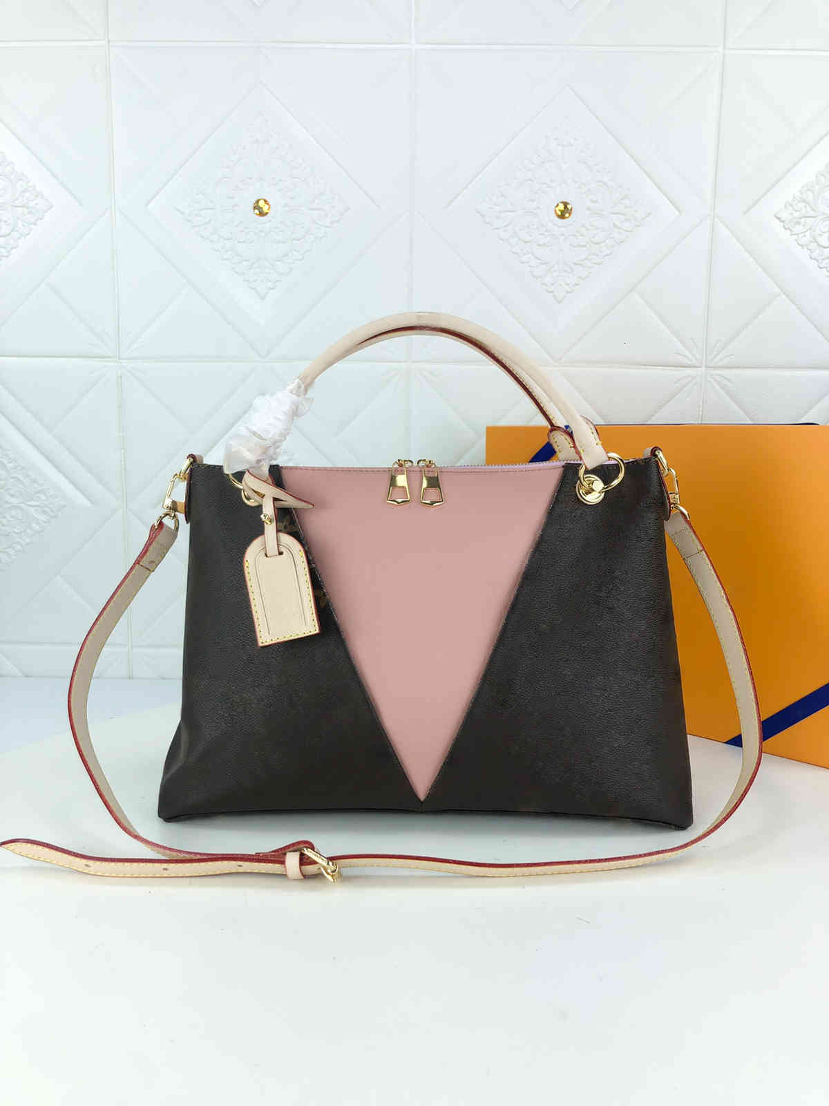 Design luxury M43967 V TOTE BB women handbag shoulderCrossbody bag print letters canvas leather Patchwork Mixed colors removable adjustable strap Zip
Design luxury M43967 V TOTE BB women handbag shoulderCrossbody bag print letters canvas leather Patchwork Mixed colors removable adjustable strap Zip