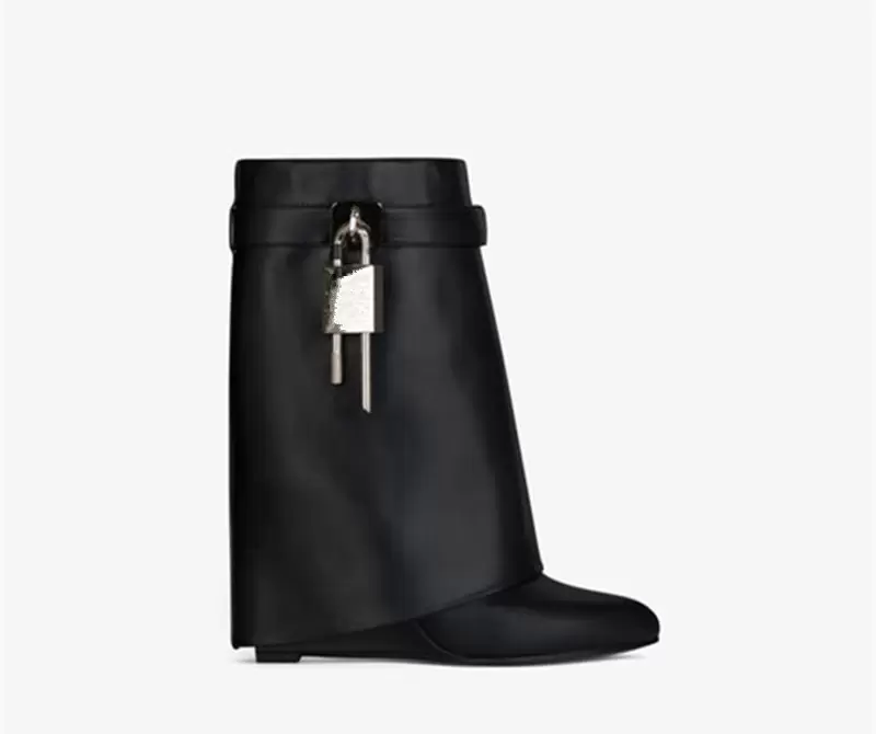 Hot Selling Women Buckle Strap Lock Boots Fold-Over Black Red Leather Wedge Boots Woman Winter Shark Lock Ankle Boot Big Size pLd GIVENCHIES
Hot Selling Women Buckle Strap Lock Boots Fold-Over Black Red Leather Wedge Boots Woman Winter Shark Lock Ankle Boot Big Size pLd GIVENCHIES