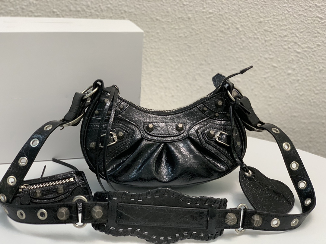 21 Designer Motorcycle Bag Vintage shoulder bags classic ladies Hobos Fashion crossbody pouch 3-piece set
21 Designer Motorcycle Bag Vintage shoulder bags classic ladies Hobos Fashion crossbody pouch 3-piece set