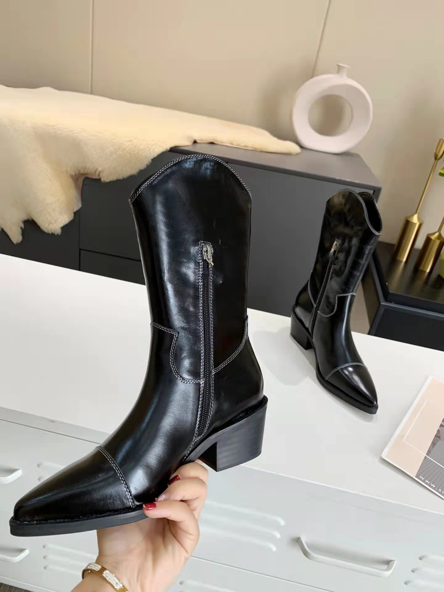 Luxury Ankle Boots Black White Red Leather with Spikes Pointed Toes Womens Fashion Designer Sexy Ladies Low Bottom High Heels Shoes Pumps, Box
Luxury Ankle Boots Black White Red Leather with Spikes Pointed Toes Womens Fashion Designer Sexy Ladies Low Bottom High Heels Shoes Pumps, Box