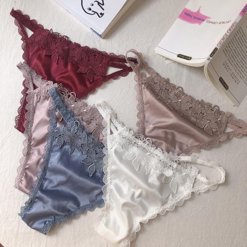 Women's Panties Flower Embroidered Sexy Satin Underwear Women Hollow-out Thongs Low Waist Breathable Seamless Briefs G-string
Women's Panties Flower Embroidered Sexy Satin Underwear Women Hollow-out Thongs Low Waist Breathable Seamless Briefs G-string