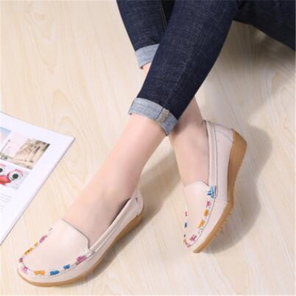 Spring ethnic style large size women's shoes color matching retro flat soft sole leather middle-aged mother
Spring ethnic style large size women's shoes color matching retro flat soft sole leather middle-aged mother