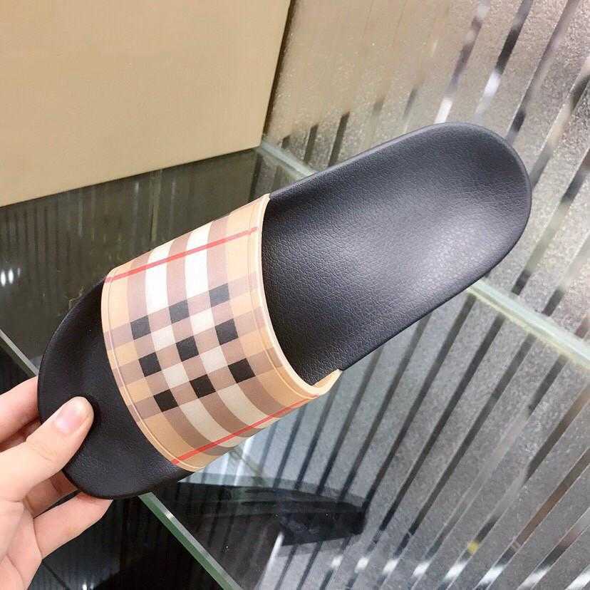 Top Quality Designers Paris Mens Womens Summer Sandals Beach Slide Home Slippers Comfortable Material Flat Sliders Fashion Foam Runner Shoes Pattern Print
Top Quality Designers Paris Mens Womens Summer Sandals Beach Slide Home Slippers Comfortable Material Flat Sliders Fashion Foam Runner Shoes Pattern Print