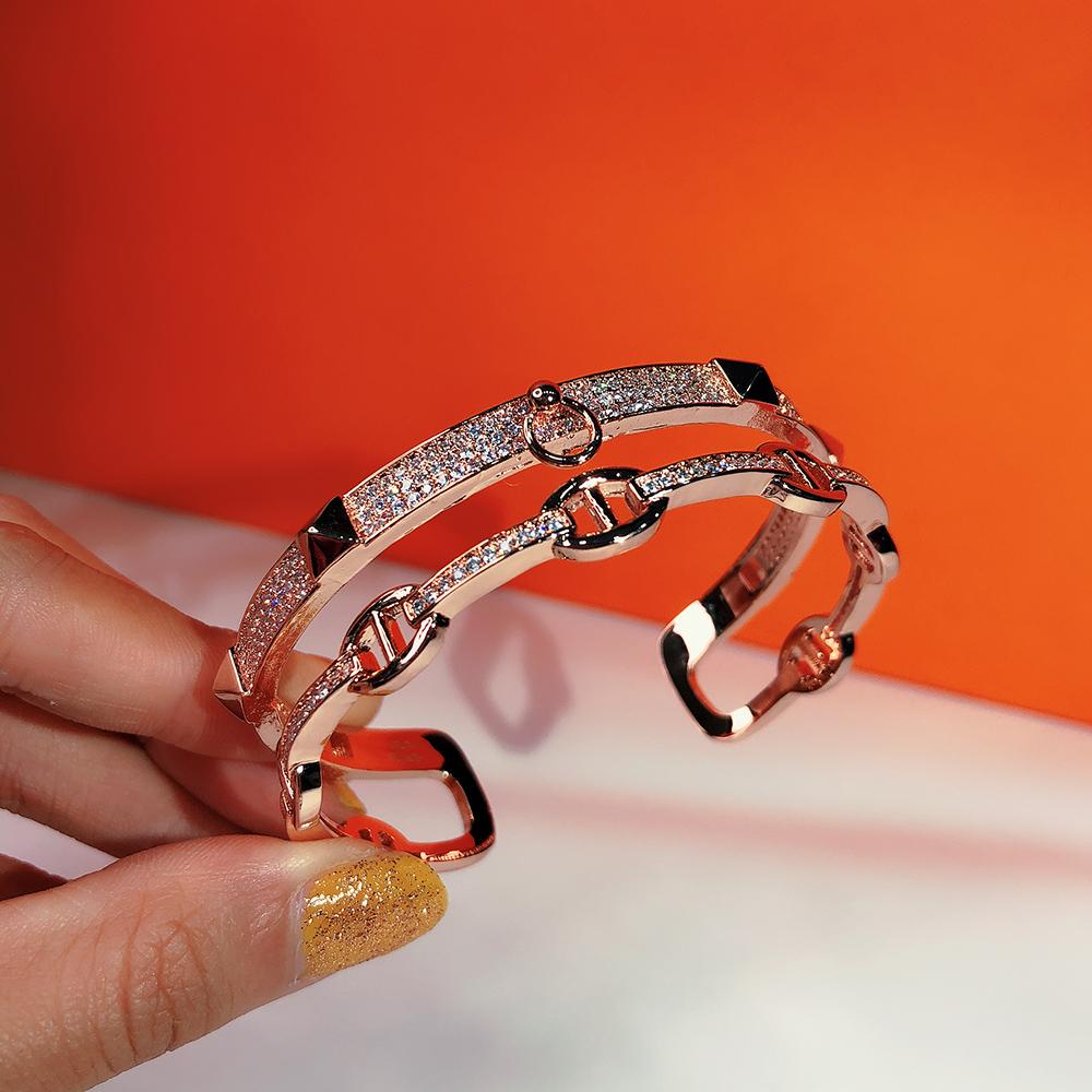 Hot Lock Gold Bracelets Women Punk for Best gift luxurious Superior quality jewelry Leather belt Bracelet free delivery Double-deck bracelet, Black
Hot Lock Gold Bracelets Women Punk for Best gift luxurious Superior quality jewelry Leather belt Bracelet free delivery Double-deck bracelet, Black
