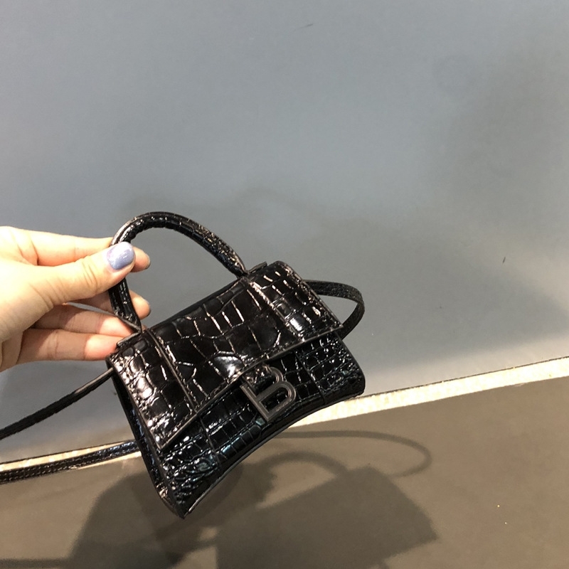 80% Off Online Store Super mini single shoulder bag change card mouth red family hourglass Single Shoulder Messenger Bag Direct Sales
80% Off Online Store Super mini single shoulder bag change card mouth red family hourglass Single Shoulder Messenger Bag Direct Sales