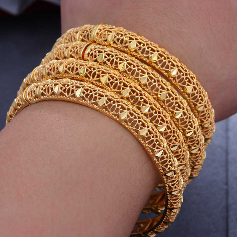 4pcs 24k Gold Color Dubai Bangles for Women Men Copper Bracelet Chain Birthday Gift Souvenir Bracelet Gold Jewelry for Women Q0720
4pcs 24k Gold Color Dubai Bangles for Women Men Copper Bracelet Chain Birthday Gift Souvenir Bracelet Gold Jewelry for Women Q0720