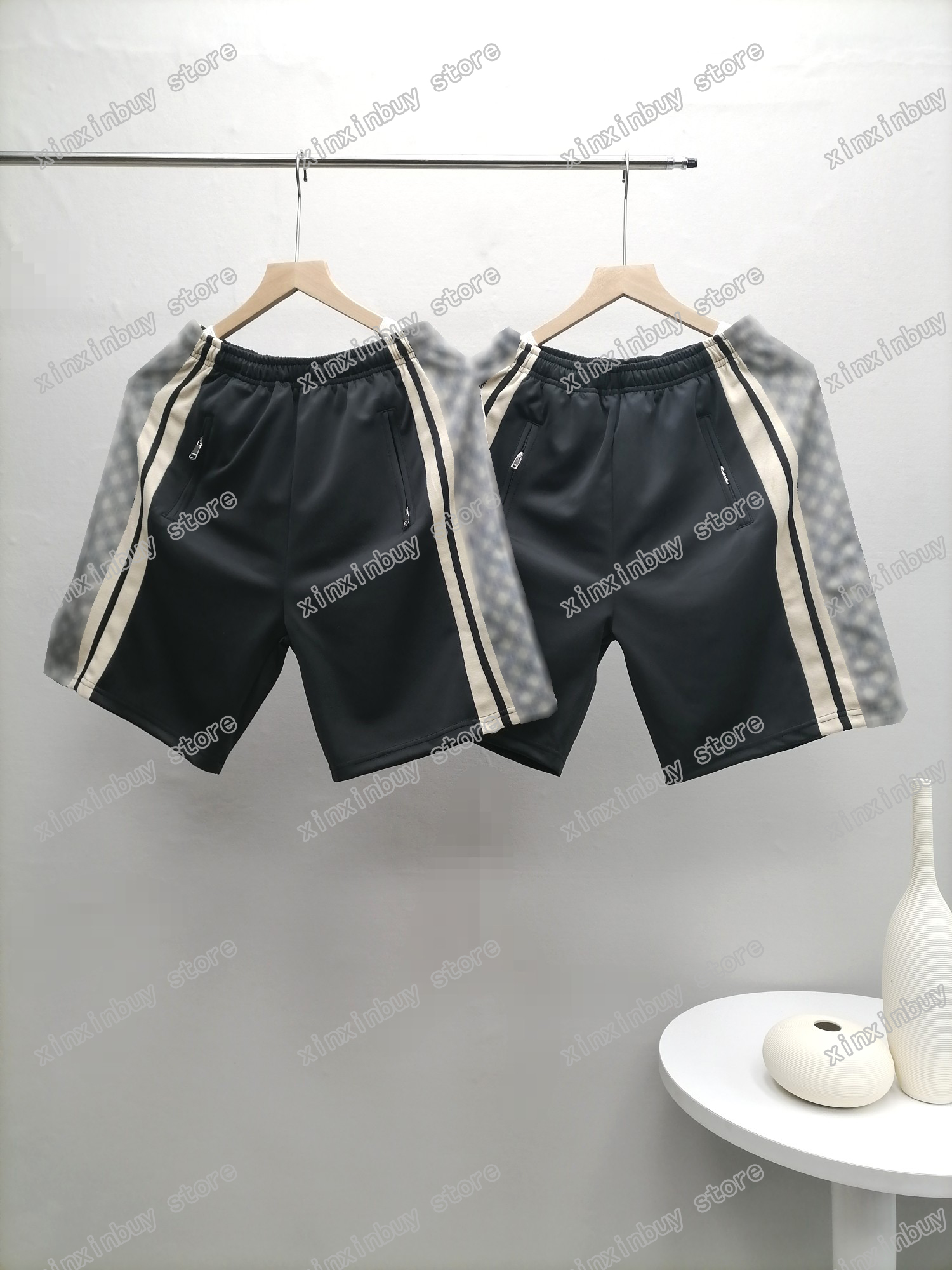 21ss Mens designer Beach short pants side Tape Men Pant Double letter Casual letters Trousers black
21ss Mens designer Beach short pants side Tape Men Pant Double letter Casual letters Trousers black