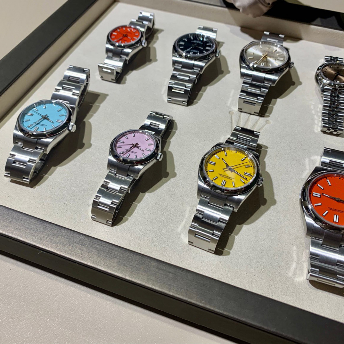 Manufacturers selling new high-quality men's watch with automatic mechanical movement waterproof stainless steel strap sapphire glass 36mm dial watches 124300, Black
Manufacturers selling new high-quality men's watch with automatic mechanical movement waterproof stainless steel strap sapphire glass 36mm dial watches 124300, Black