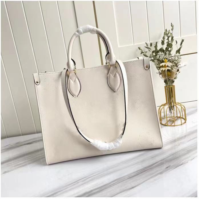 Classic High Quality Fashion Luxurys Designers Bags purses ONTHEGO Medium Tote handbags Women Shopping Handbag Mono Embossed Shoulder Bag free ship, Mono black color with white flower
Classic High Quality Fashion Luxurys Designers Bags purses ONTHEGO Medium Tote handbags Women Shopping Handbag Mono Embossed Shoulder Bag free ship, Mono black color with white flower