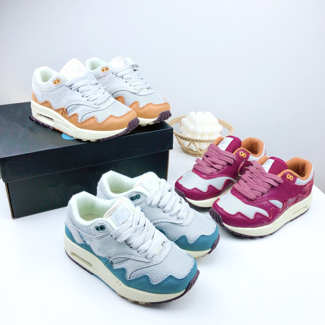 Maxs 87 Kids Running Shoes Designers Patta Travis Scotts 87S Youth Boys Girls Monarch Baroque Brown Saturn Gold Noise Aqua Sneakers Low Jogging Trainers, Don
Maxs 87 Kids Running Shoes Designers Patta Travis Scotts 87S Youth Boys Girls Monarch Baroque Brown Saturn Gold Noise Aqua Sneakers Low Jogging Trainers, Don