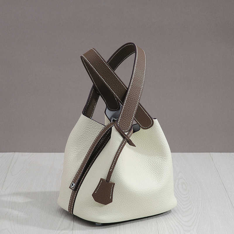 2021 spring and summer fashion new leather women's hand top layer cowhide soft vegetable basket bag Bucket Bag, Bright red 18cm
2021 spring and summer fashion new leather women's hand top layer cowhide soft vegetable basket bag Bucket Bag, Bright red 18cm