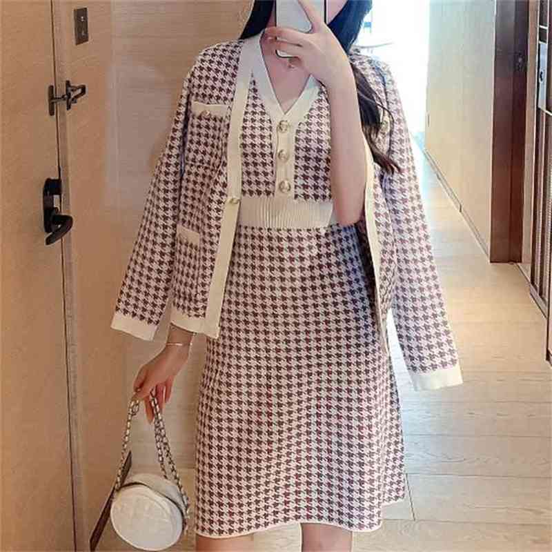 Autumn Retro Contrast color Check Plaid Cardigan Korea Single-breasted Button Knitted Sweater Package Hips Set 210603, Suit
Autumn Retro Contrast color Check Plaid Cardigan Korea Single-breasted Button Knitted Sweater Package Hips Set 210603, Suit
