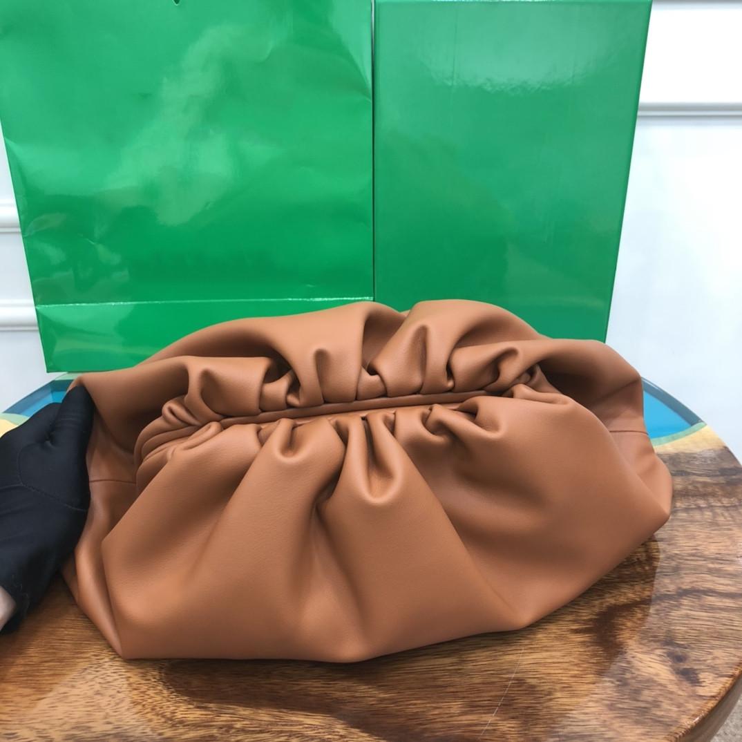 the most the clouds package body of the plate is extremely enchanting elegant and concise lazy and intellectual bags
the most the clouds package body of the plate is extremely enchanting elegant and concise lazy and intellectual bags