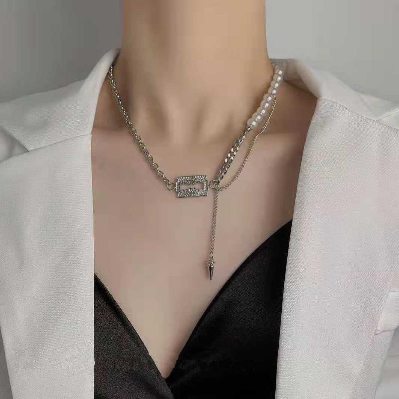 Pendant Necklaces Pearl Necklace For Women 2021 Trend Vintage Style Clavicle Chain Metal Men's Neck Chains Aesthetic Jewelry Wholesale
Pendant Necklaces Pearl Necklace For Women 2021 Trend Vintage Style Clavicle Chain Metal Men's Neck Chains Aesthetic Jewelry Wholesale
