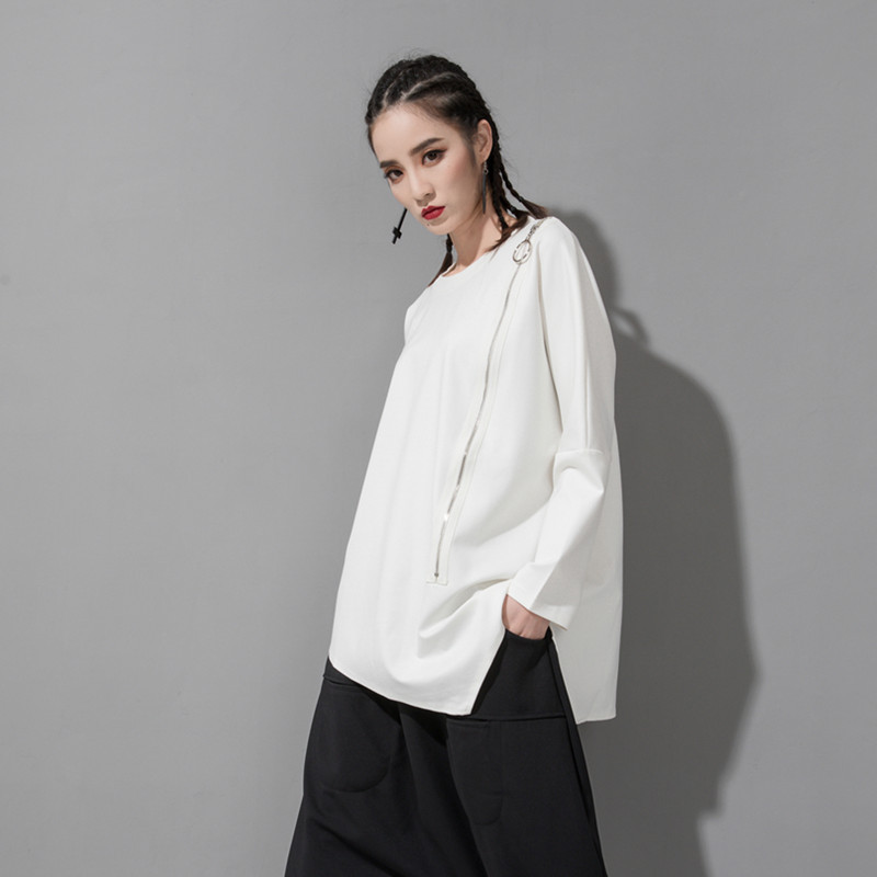 [EAM] New Spring Autumn Round Neck Long Sleeve Black Oblique Zipper Irregular Hem Big Size T-shirt Women Fashion Tide JQ706 210406