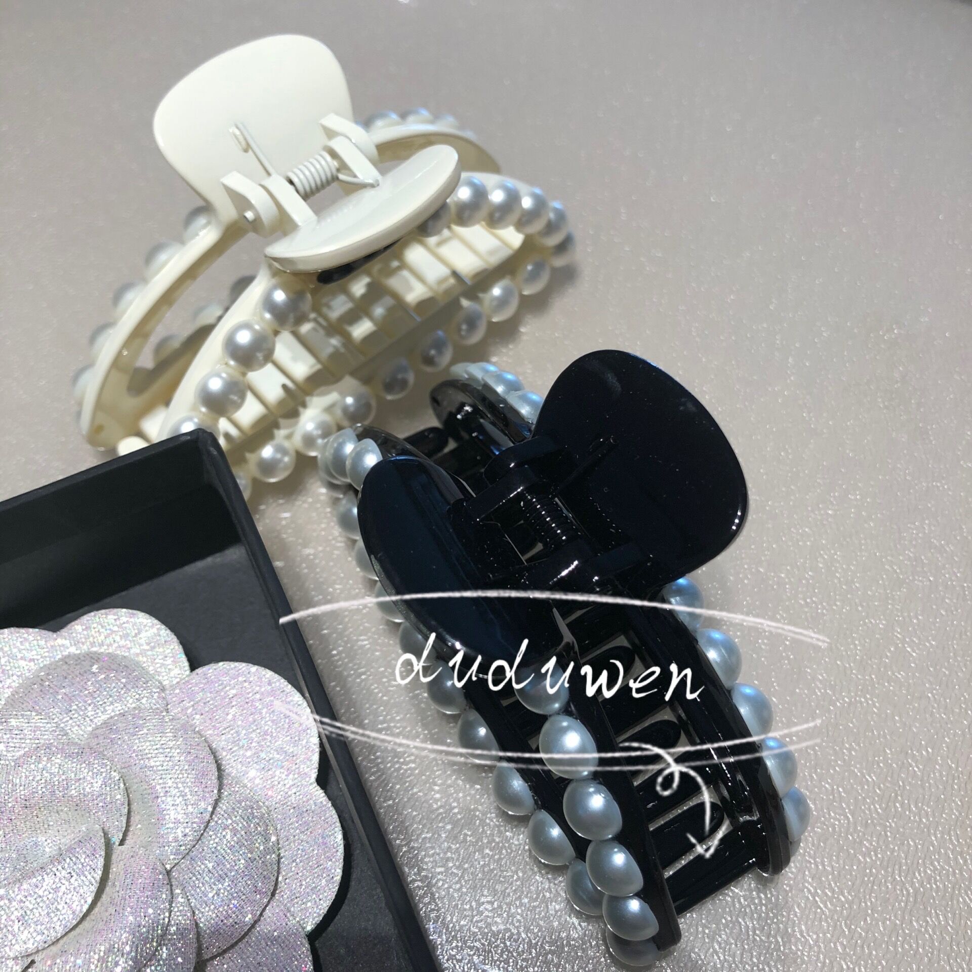 8X4.3CM Fashion vintage pearls acryic Hair Claw engraved C selection clamps 2C classic hair Accessories VIP