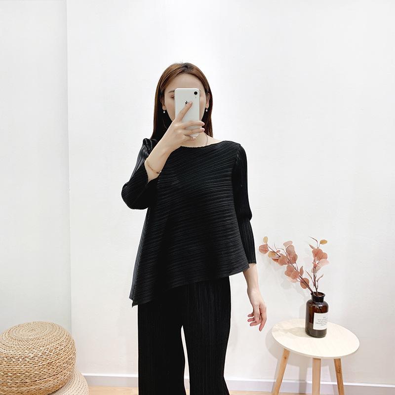 Women's Blouses & Shirts Miyake Pleated Shirt Loose Large Size Irregular T-shirt 2021 Summer Style Was Thin Beveled Quarter Sleeve Long Bott, Beige 
Women's Blouses & Shirts Miyake Pleated Shirt Loose Large Size Irregular T-shirt 2021 Summer Style Was Thin Beveled Quarter Sleeve Long Bott, Beige