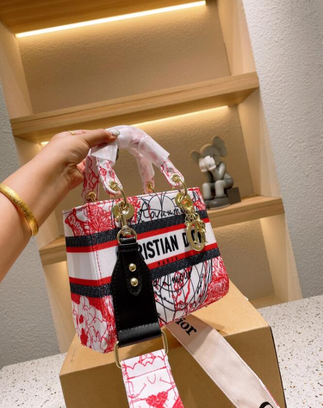 CD Hight Quality Woman's desginer Wallet Handbag Women Handbags Crossbody Soho Disco Shoulder Bag Fringed Messenger Bags Purse wallets, Red;black
CD Hight Quality Woman's desginer Wallet Handbag Women Handbags Crossbody Soho Disco Shoulder Bag Fringed Messenger Bags Purse wallets, Red;black