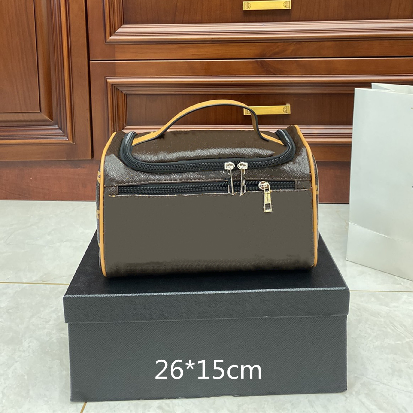 Fashion Designer Women Cosmetic Bags Luxury Handbags Cosmetics Cases Lady Toiletry Kits Purses Printed Flowers Letters Small Size, This price option is not for sale.
Fashion Designer Women Cosmetic Bags Luxury Handbags Cosmetics Cases Lady Toiletry Kits Purses Printed Flowers Letters Small Size, This price option is not for sale.