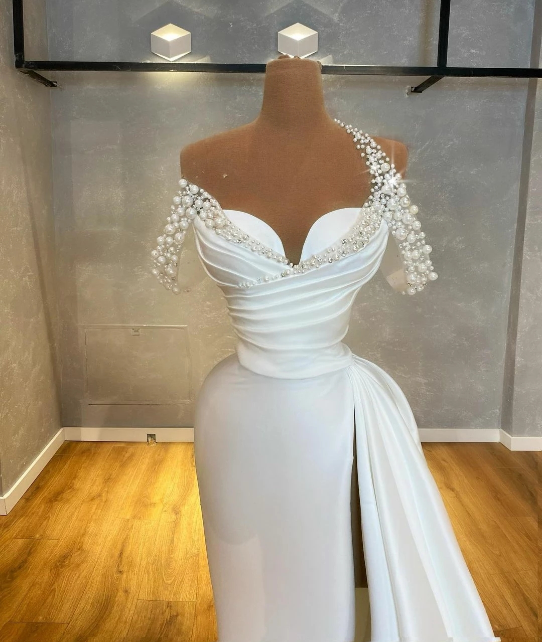 Off the Shoulder Pearls Beading Evening Dresses Ruched Side Split Satin Formal Prom Party Mermaid Gowns Elegant vestido de novia
