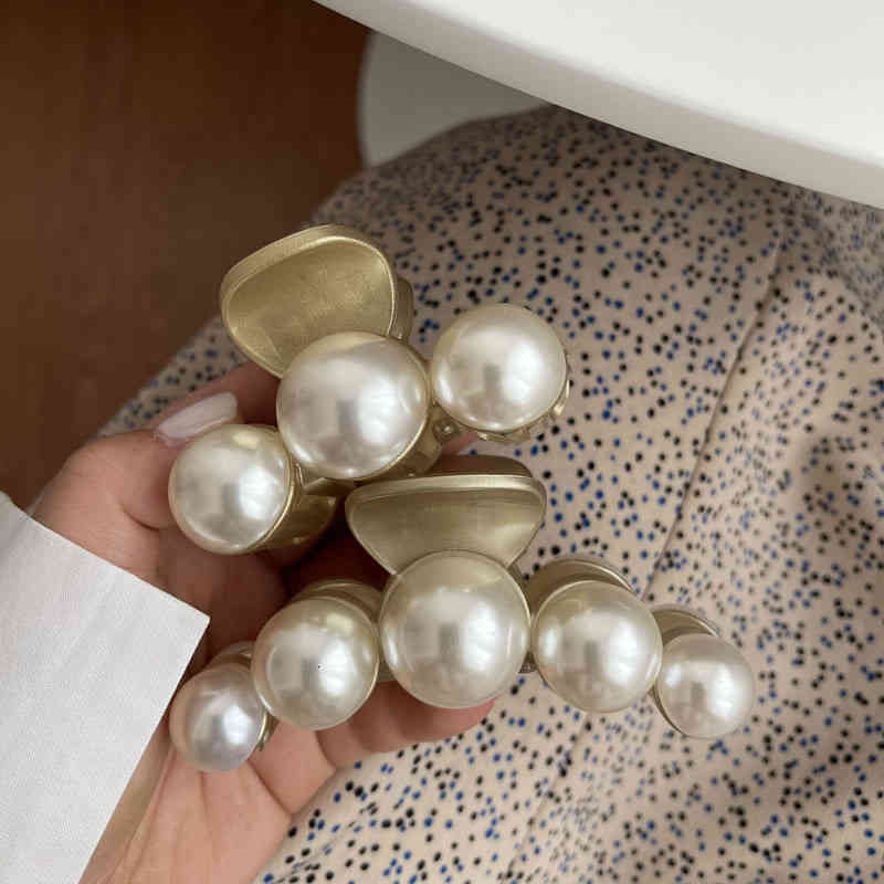 Hair Accessories Jewelry Korea's Geometric Pearl Metal Wind Grip Clip Fashionable Temperament Back of the Head pin Shark
